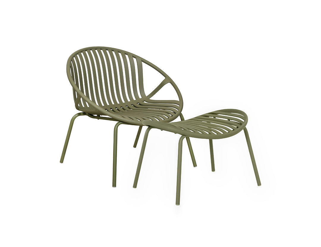 Ample Outdoor Plastic Relaxing Chair