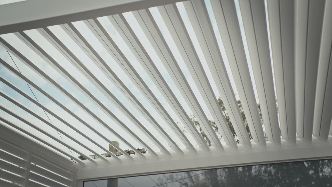 Baltic Motorised Freestanding Louvre Roof Aluminium Pergola Size: 2 x 2m Color: White