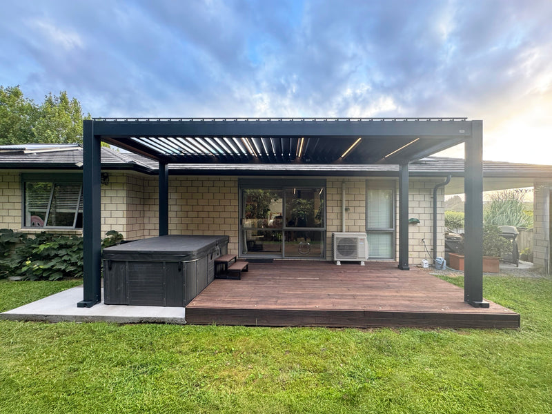 Covering a Spa and Adjacent Timber Deck with a Freestanding Louvre Roof