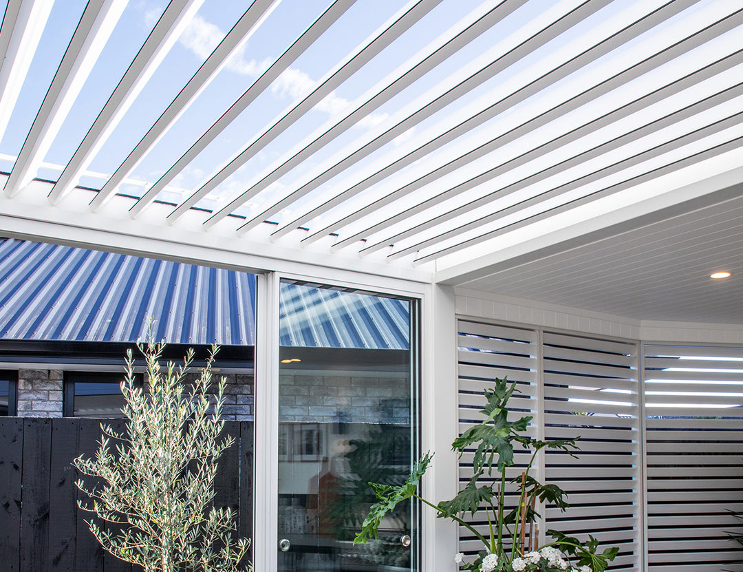 Tasman Motorised Freestanding Louvre Roof Aluminium Pergola Size: 4 x 4m Colour: Black